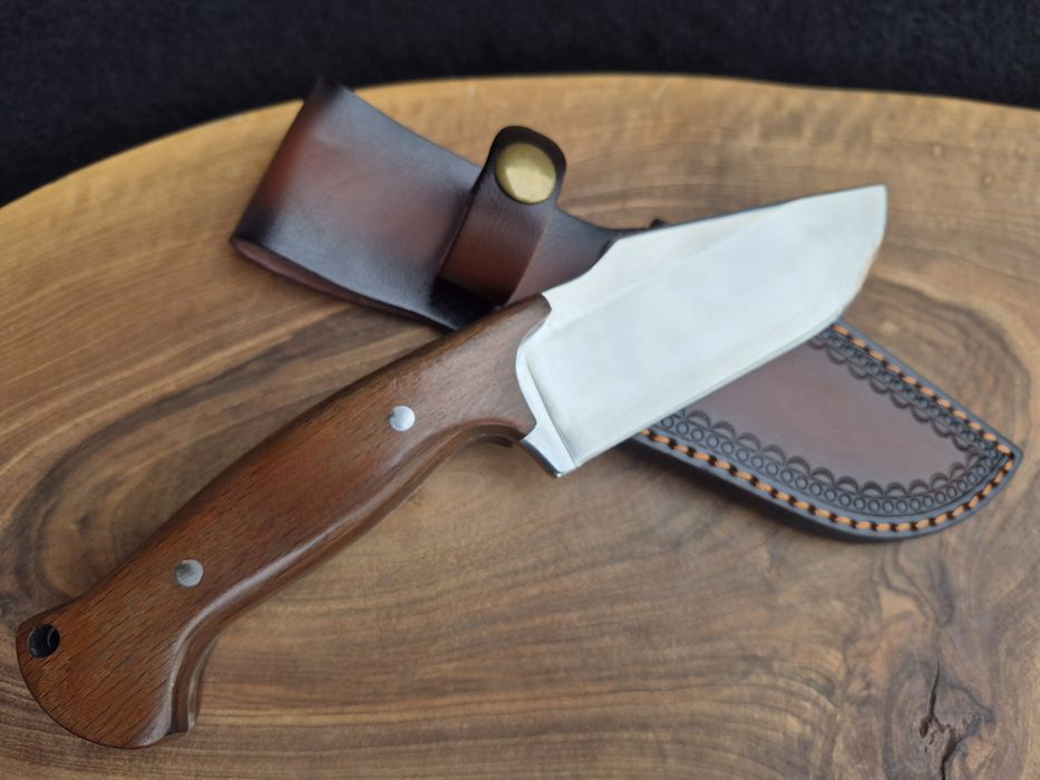 Ръчно изработен нож с кожена кания,LN403