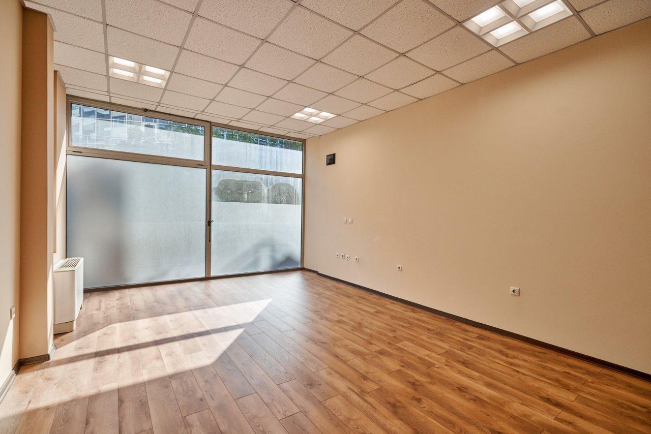 Дава се под наем Офис в София, Изток - 30 кв.м за 450 € - Снимка #1
