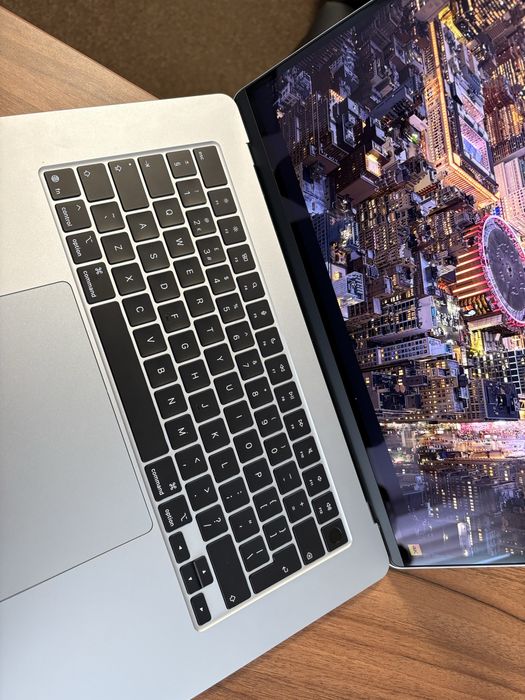 MacBook Air 15-inch/ Apple M4 / 24 GB RAM/ 512 GB / Foarte bun