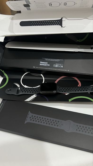 продам apple watch se nike edition