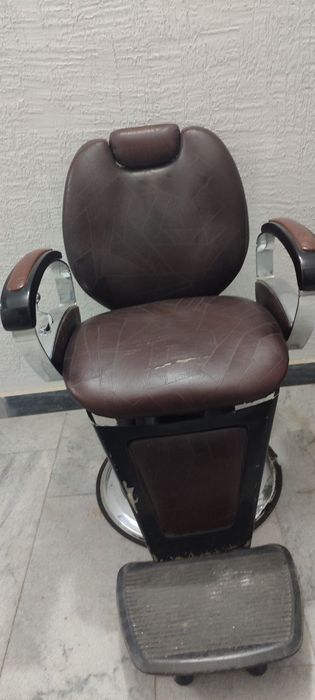 Парикмахерское кресло
