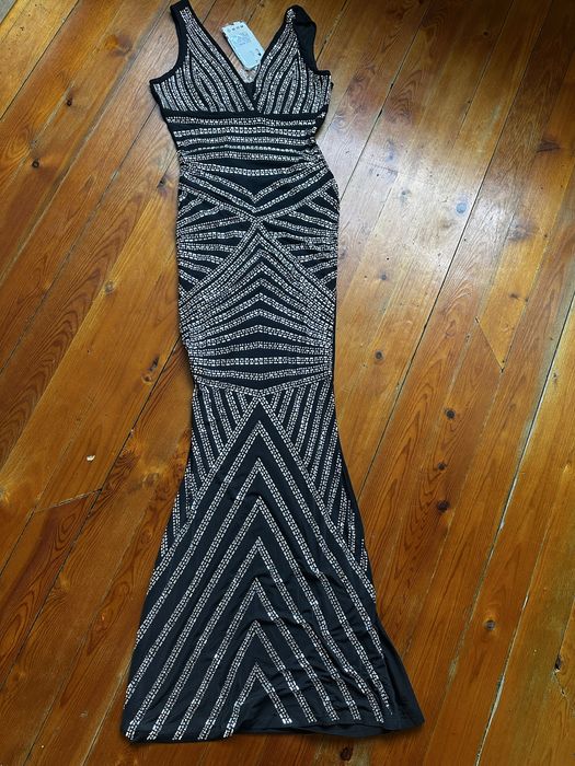 Елегантна рокля с камъни