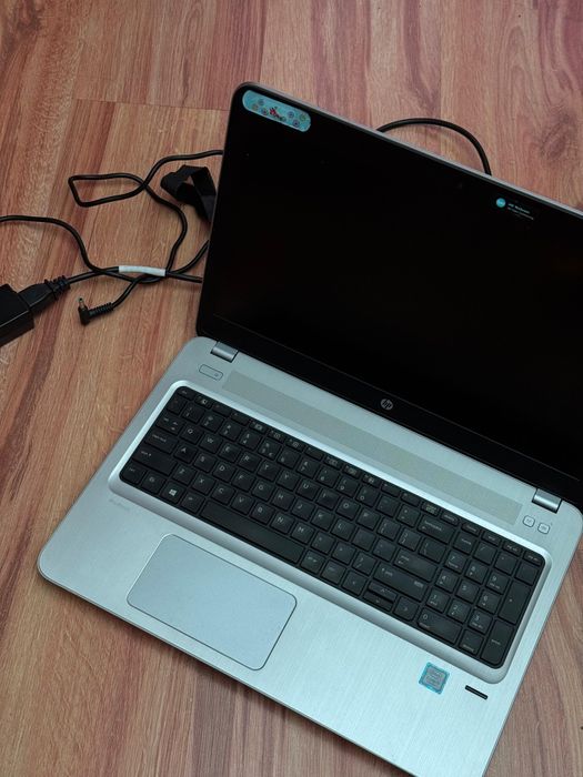 Laptopuri Asus și HP
