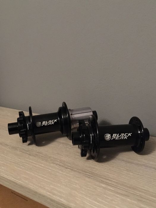 нови главини black peak 211 CL задна 12х148мм, предна 15х110мм