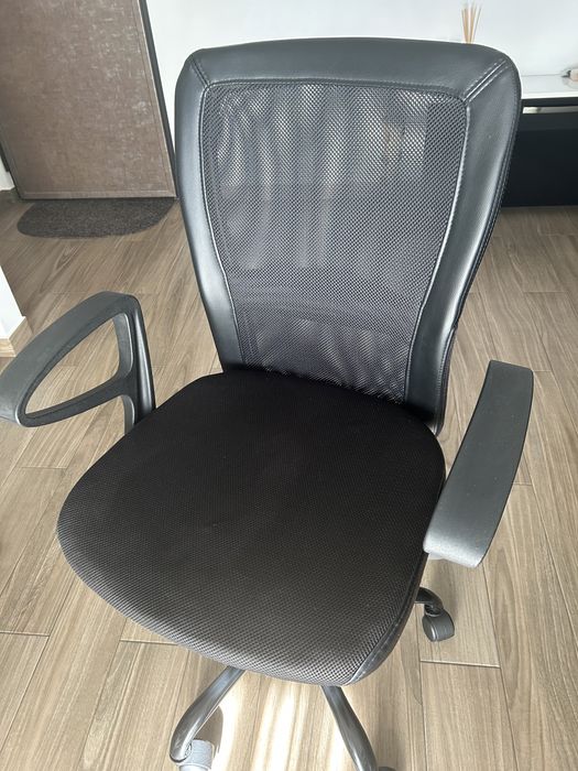 Scaun birou ergonomic din plasa cu spatar înalt,mecanizm balans.