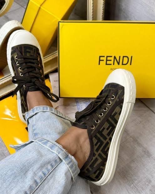Кроссы от боенда fendi