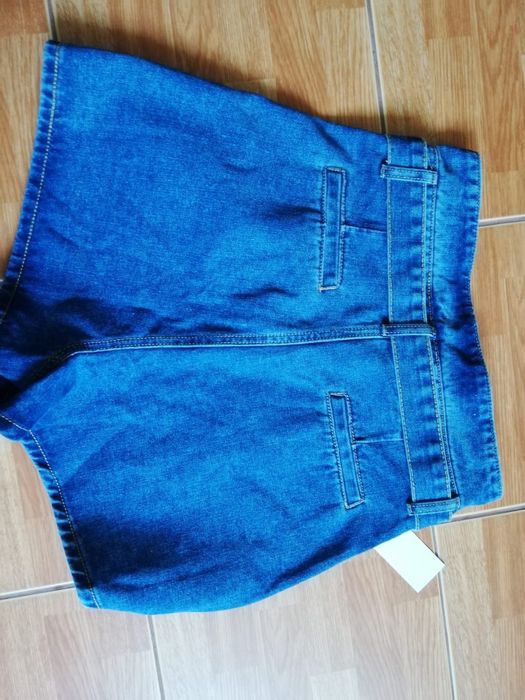 Pantaloni scurti