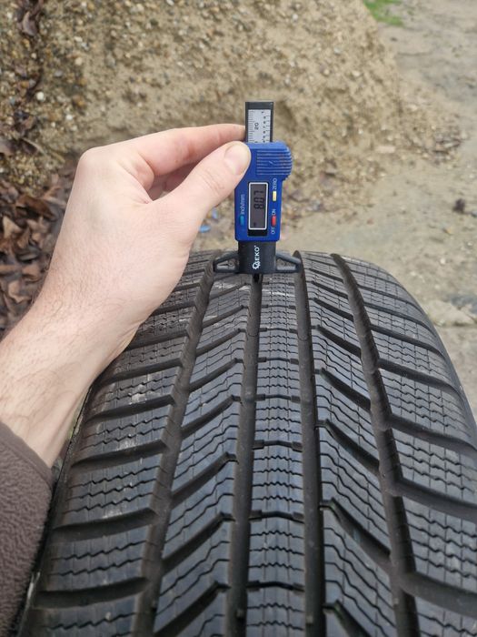 Rezerve : 225 45 17, 205 55 16, 215 45 18, 245 45 19, 245 35 20, 245