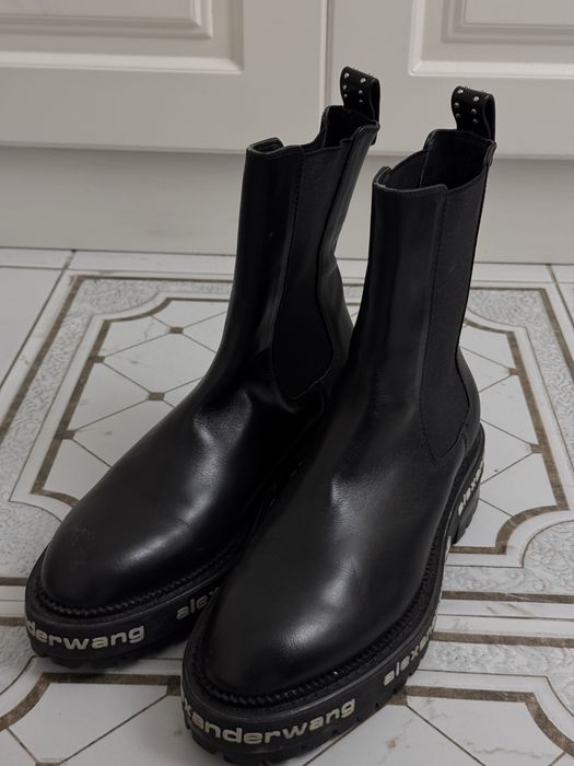 Продам женскую обувь