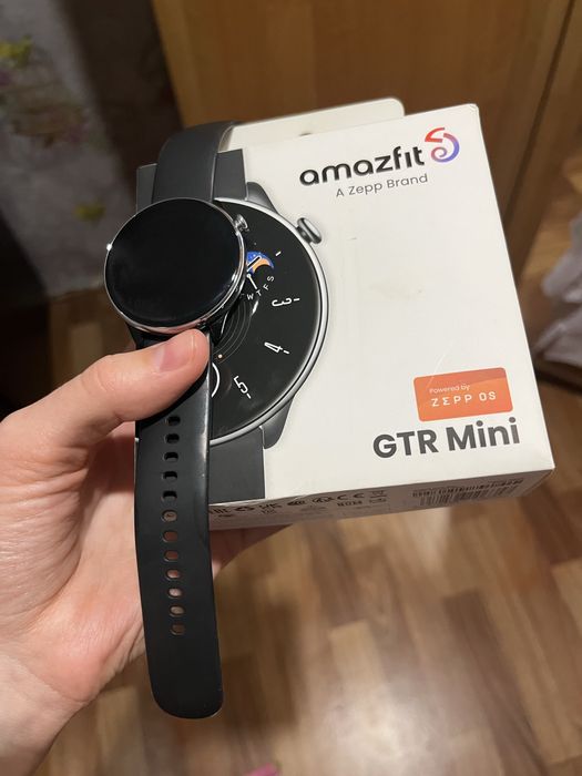 Часы Amazfit GTR Mini