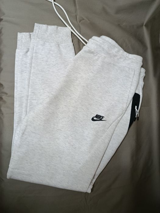 Nike tech fleece джогеры размер L оргинальные