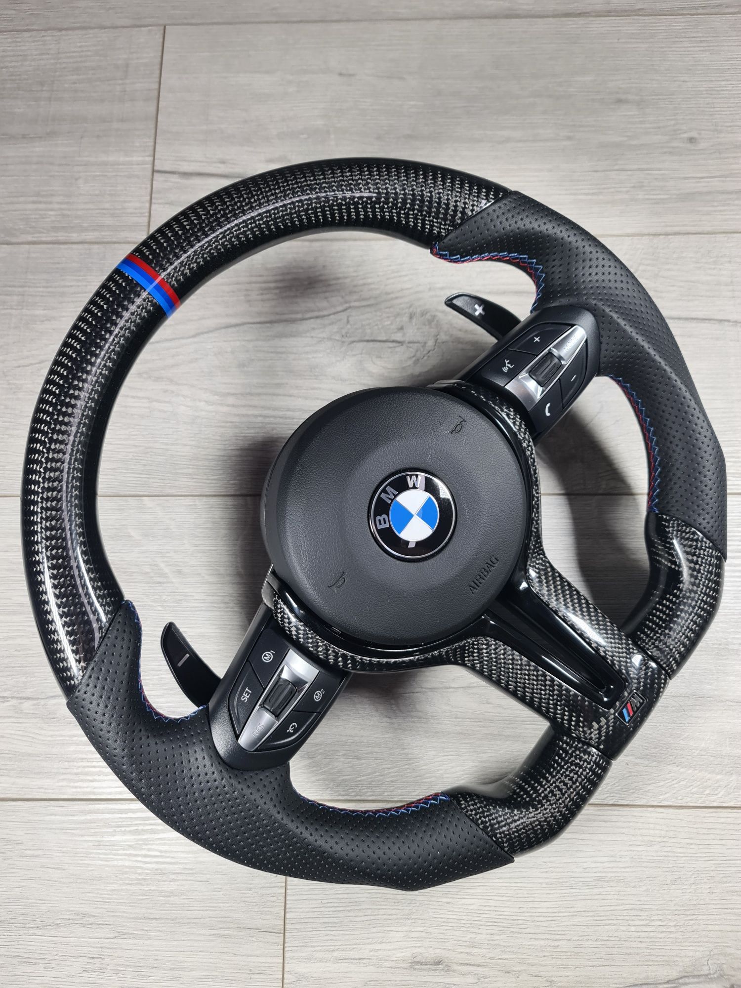 Volan-Carbon-Complet-M5-M6-Bmw-Seria-5-6-7-8-F10-F11-F06-F12-F13-F01