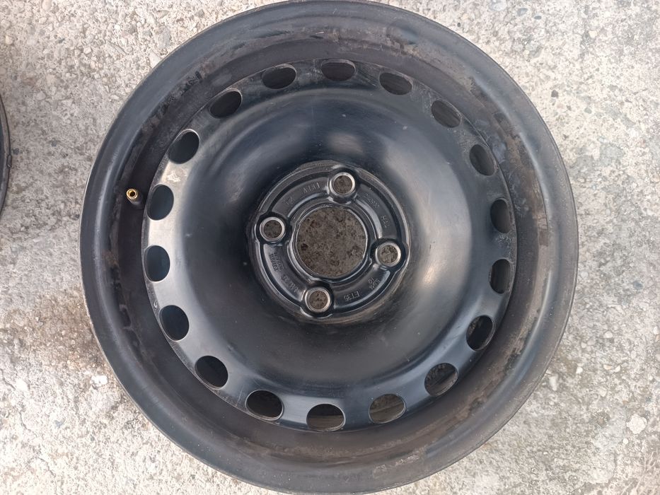 Оригинални железни джанти и тасове 14 за Фолксваген UP