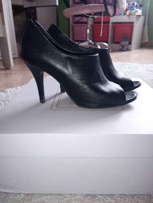 Естествена кожа обувки и сандали, гумени ботуши Love Moschino