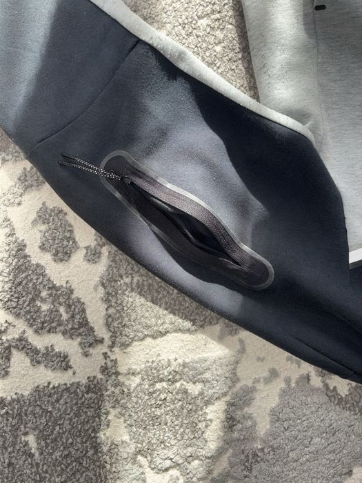 Nike Tech Fleece – Gri/Negru (doar hanorac)