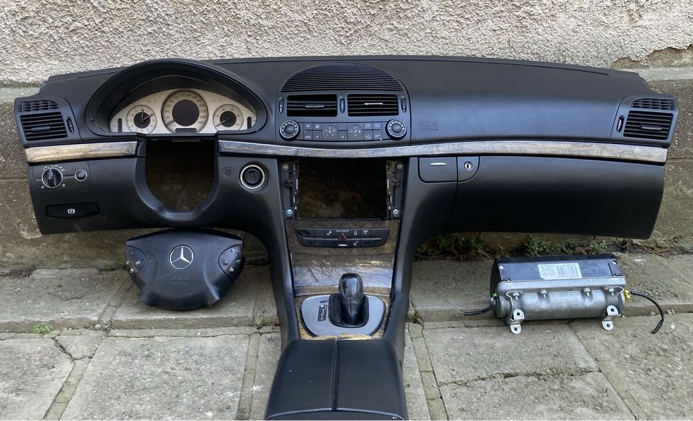 Арматурно Табло W211 Mercedes Километраж Жабка Климатроник Барче