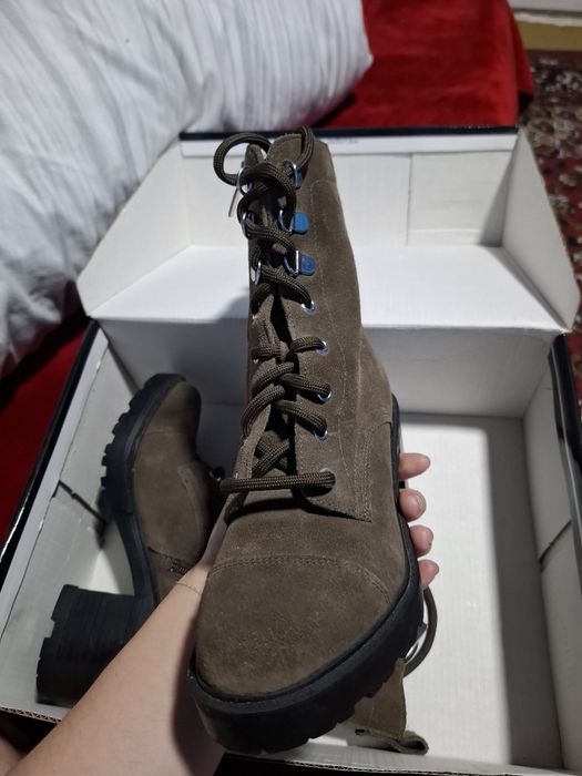 Booturi piele întoarsă