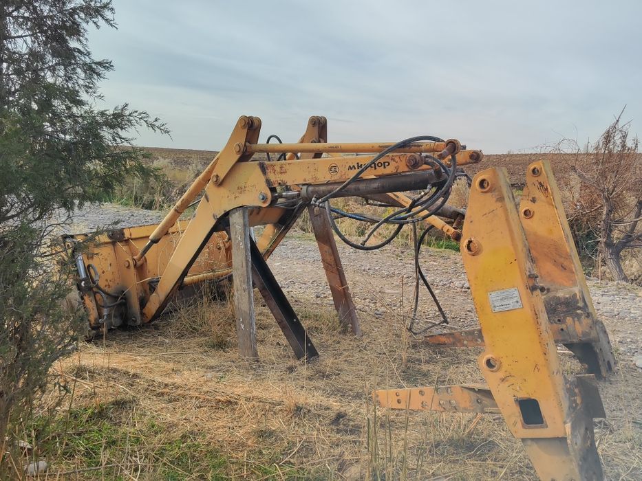 Погрузчик фронтальный Амкадор для МТЗ беларус.