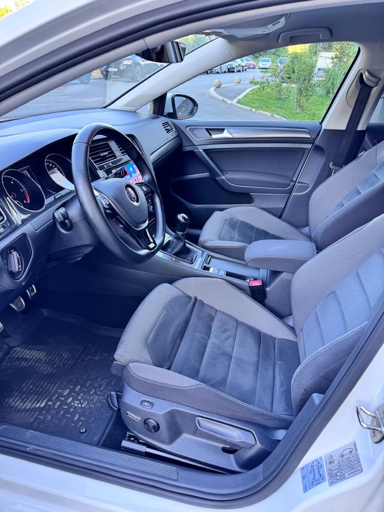 VW Golf Comfortline 1.6 TDI 115 CP/ 85KW