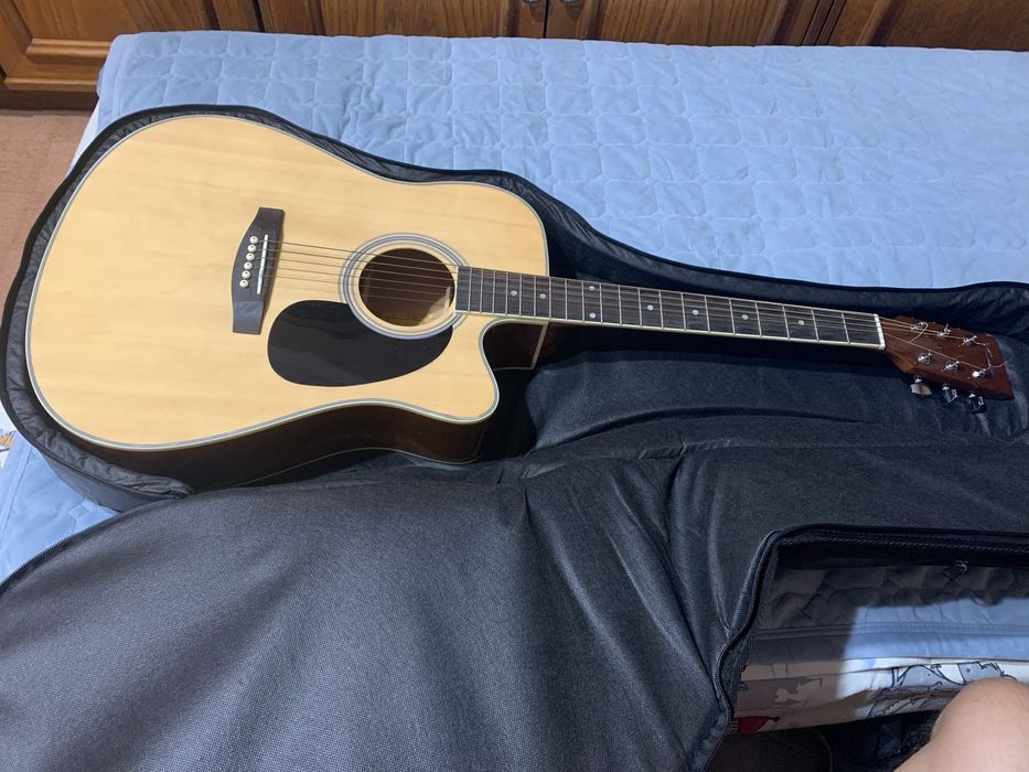 Продам отличную аккустическую гитару