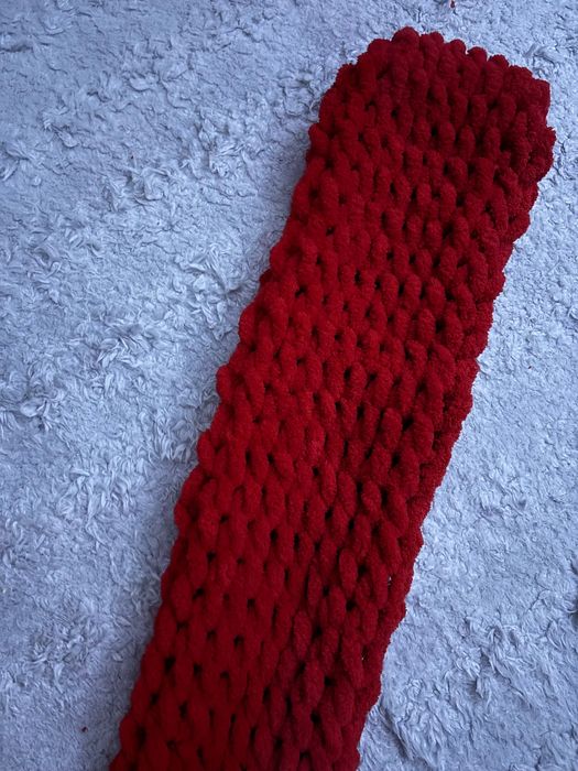 Дамски ръчно плетени шалове