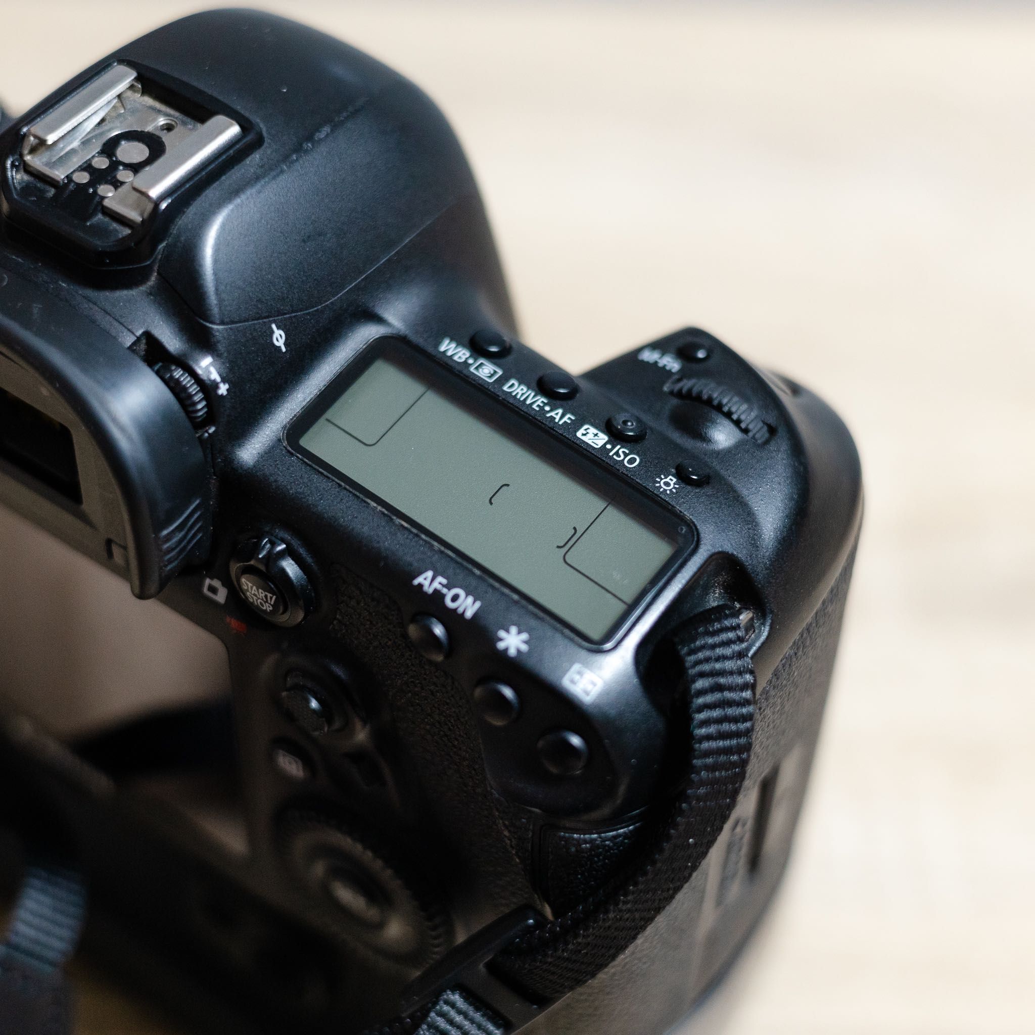 Canon 5D Mark IV + Grip