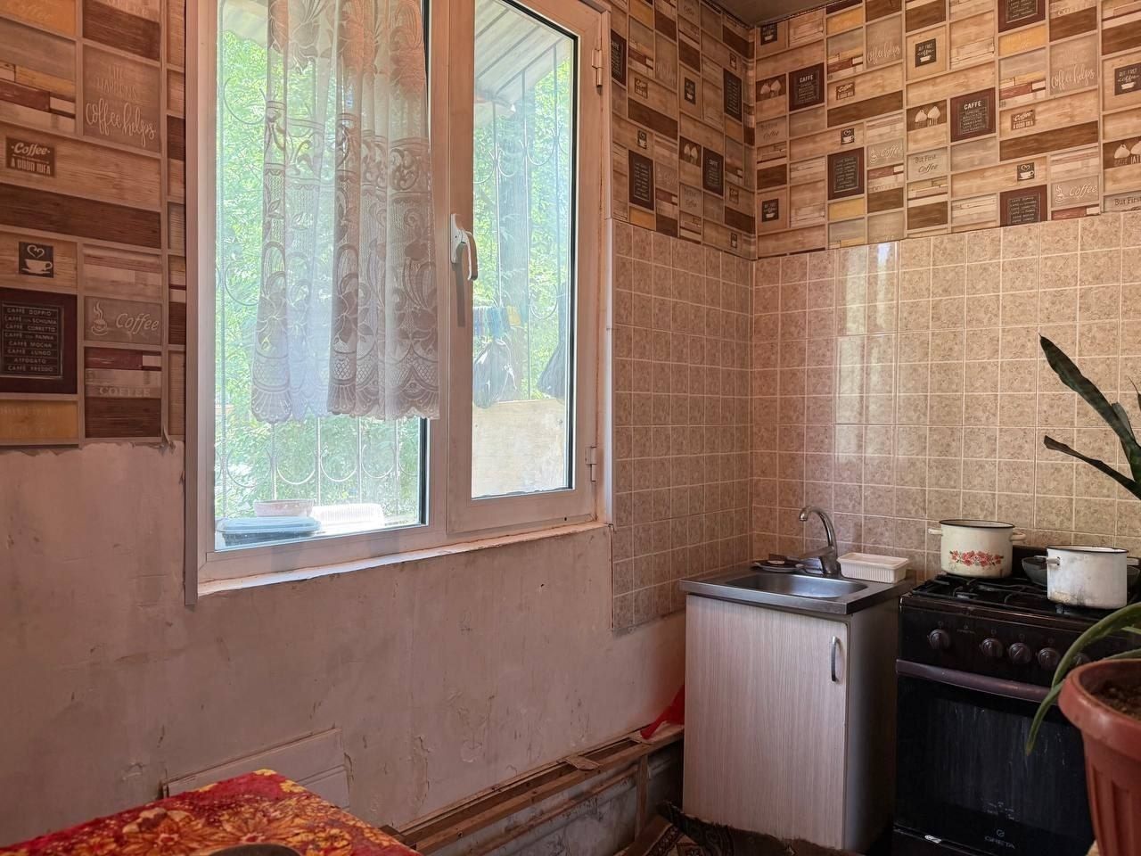 Продаю Свою квартиру Яшнабадский р-он Авиасозлар-4. 1-ком 1-этаж 4-эта