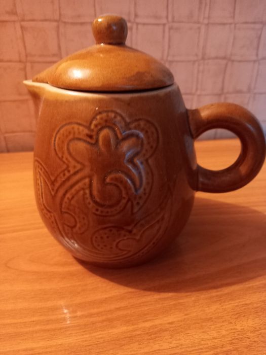 Продаю керамический кувшин в отличном состоянии ёмкость 1 л