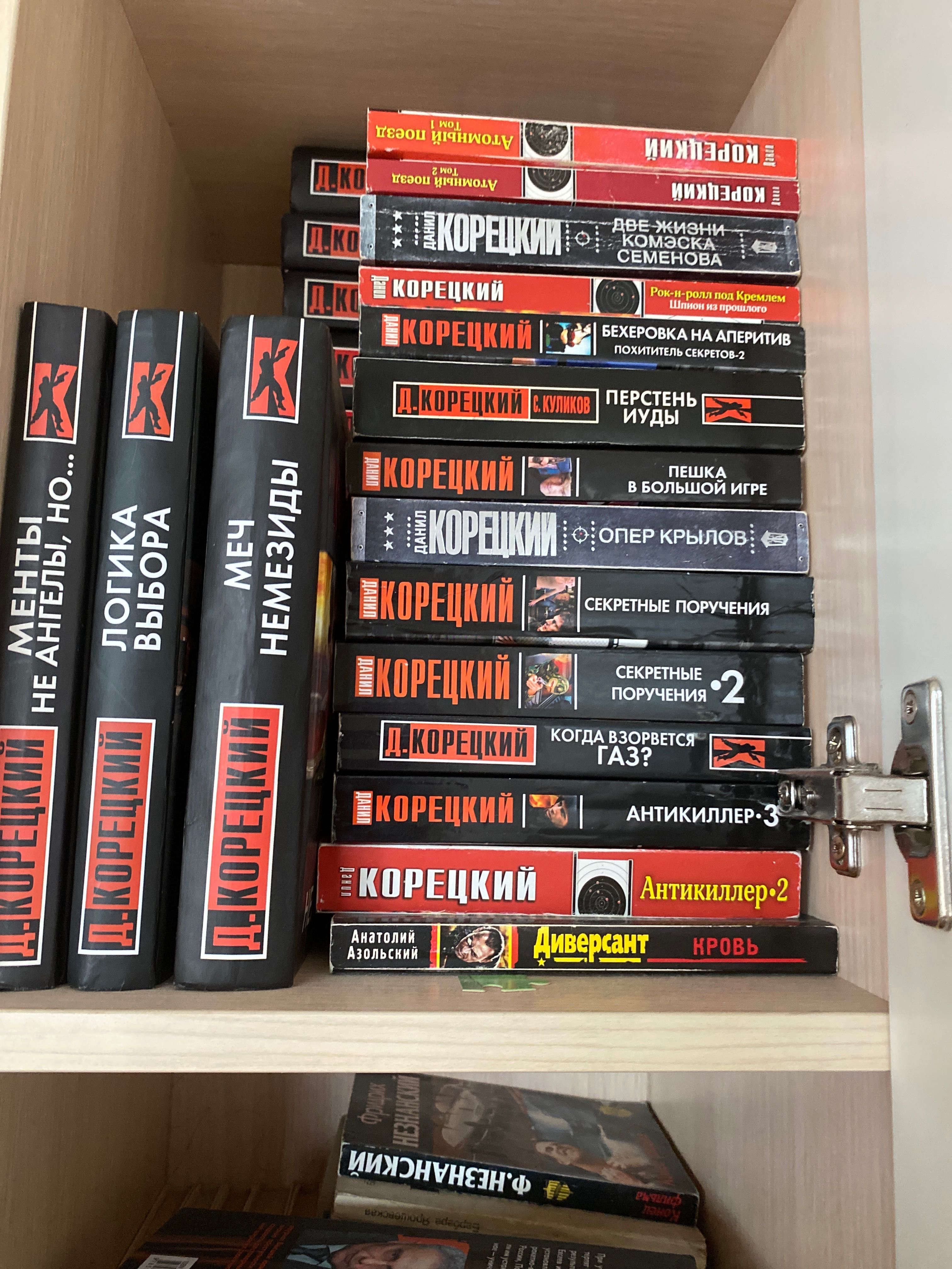 Продам  коллекцию книг