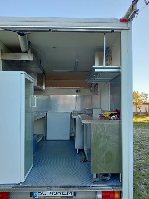 Autilitara fast food stradal