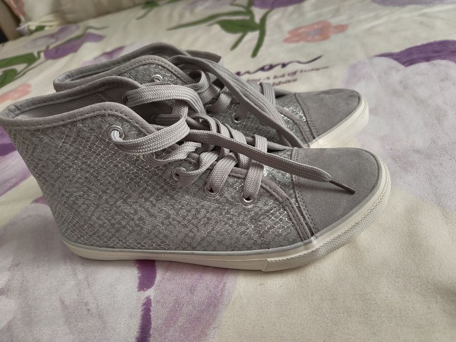 Кецове by Young Dimension