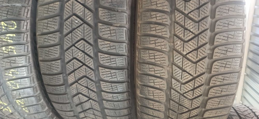 2бр.зимни гуми 235/50/18 Pirelli