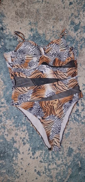 Costum de baie modelator