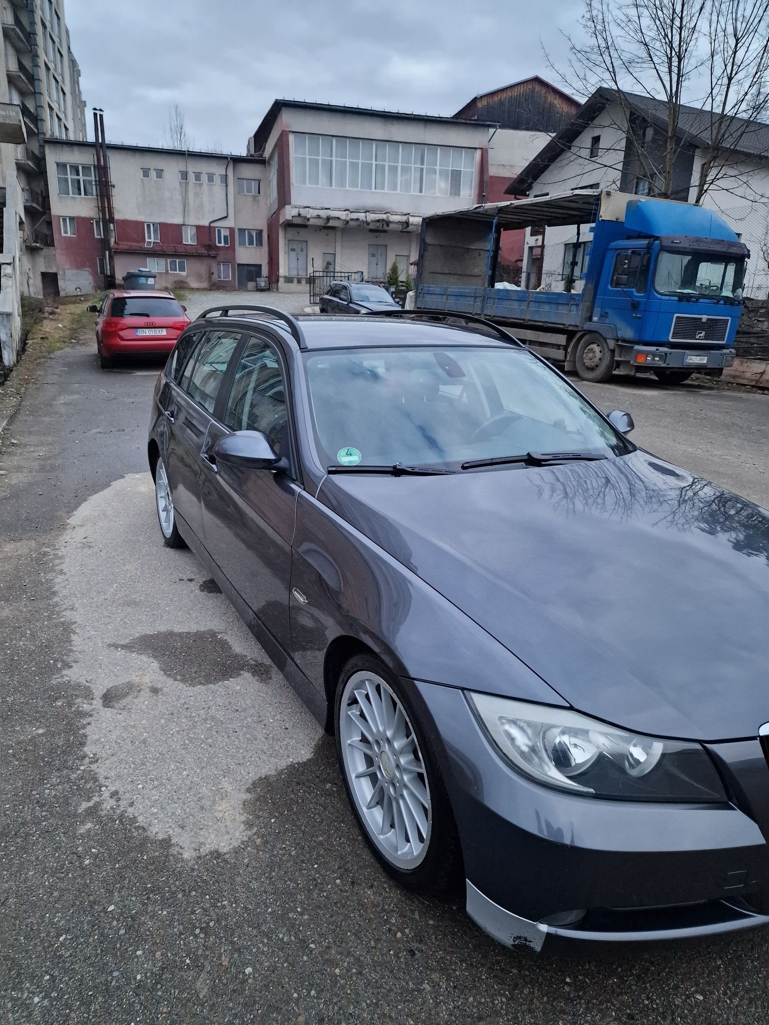 Vând BMW 318 an 2008  2.ol