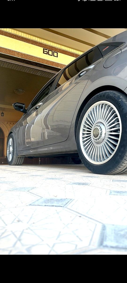 Hyundai Elantra yangidek turibdi Obmen ham bor