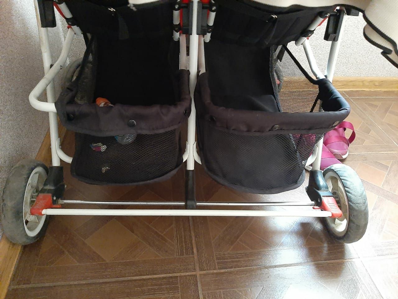 Продам коляску для двойняшек близнецов