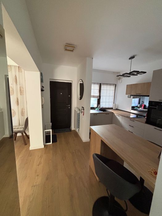 Inchiriere apartament 2 camere la curte