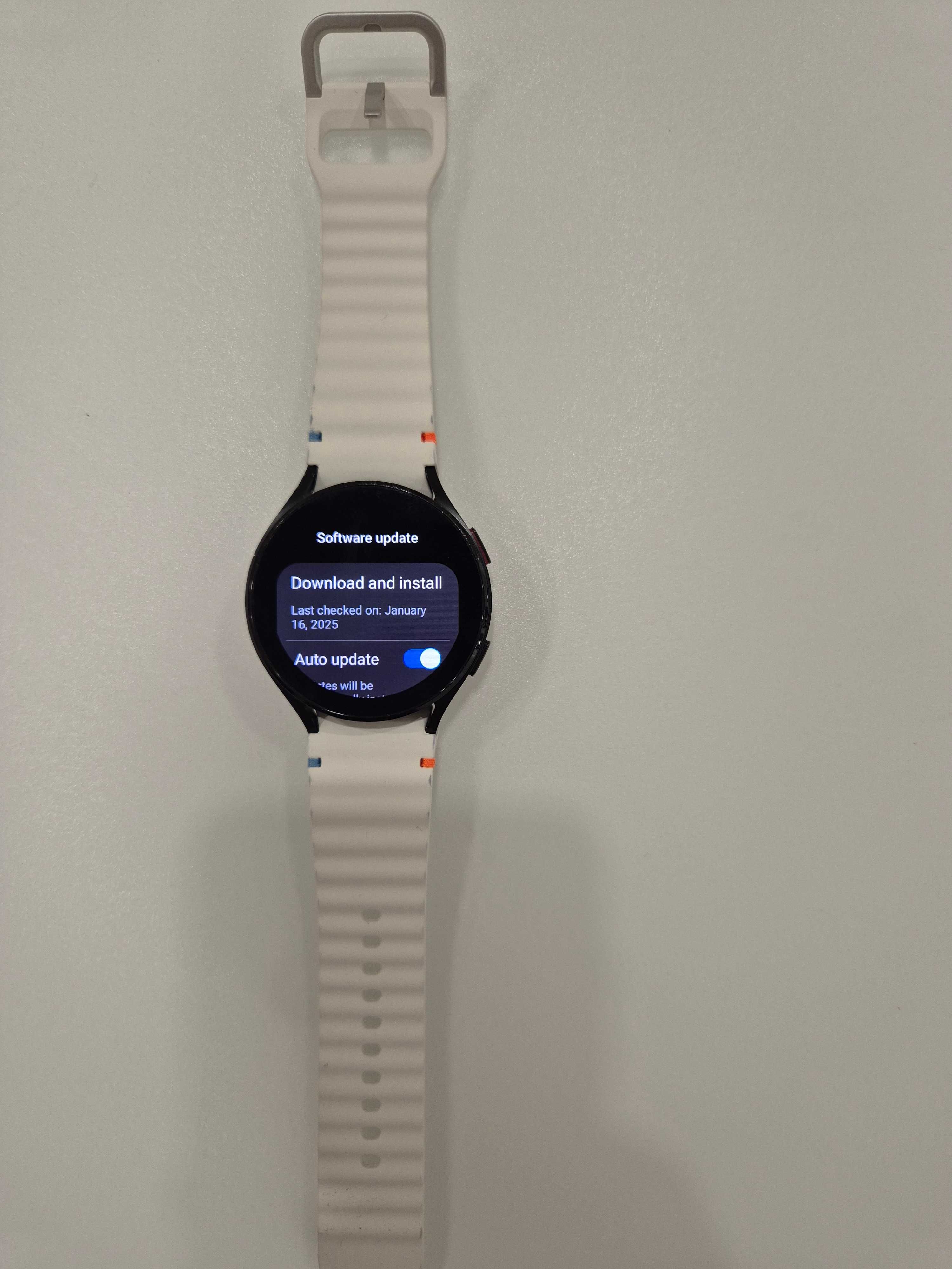 Samsung Galaxy Watch 4 44mm R875 черен LTE 4G в много добро състояние