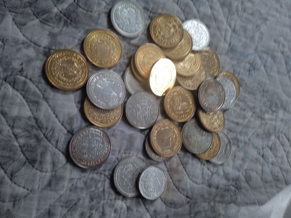 Vând monede vechi