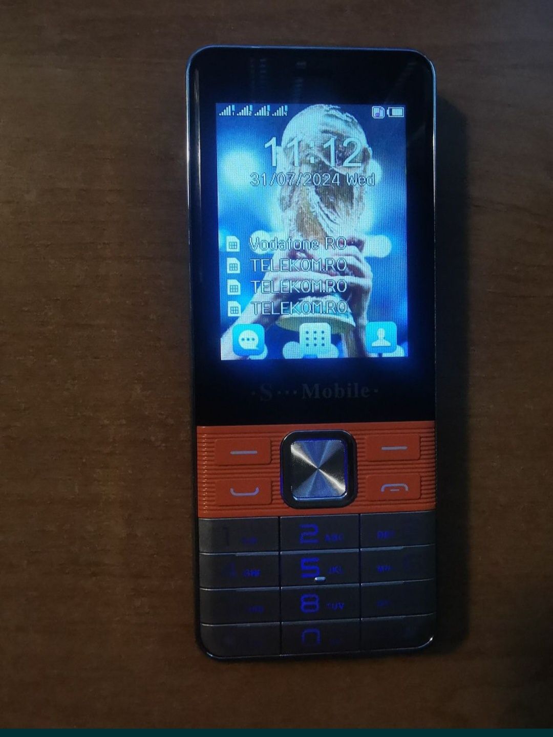 Telefon 4 cartele sim 4 Telefon