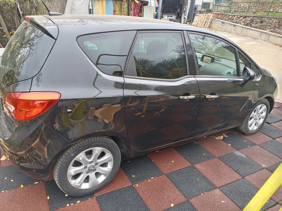 Опел Мерива б на части