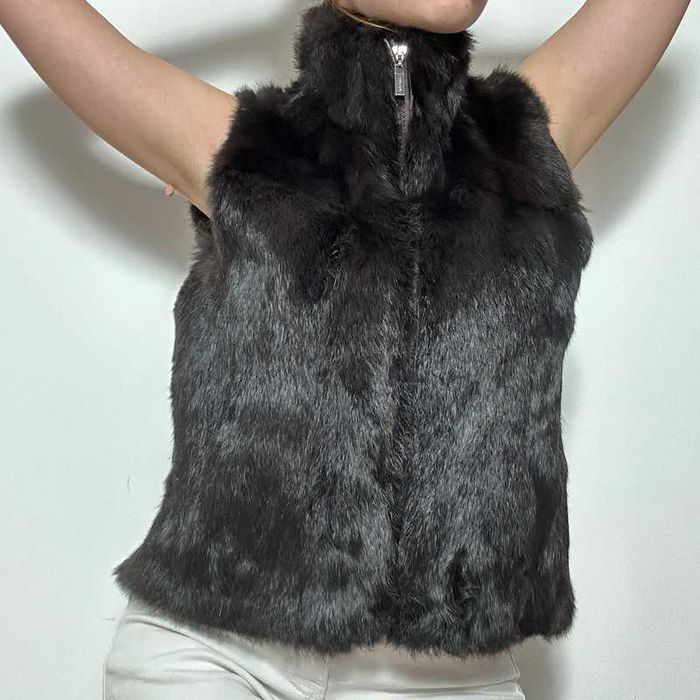 Vestă neagră din blană artificială