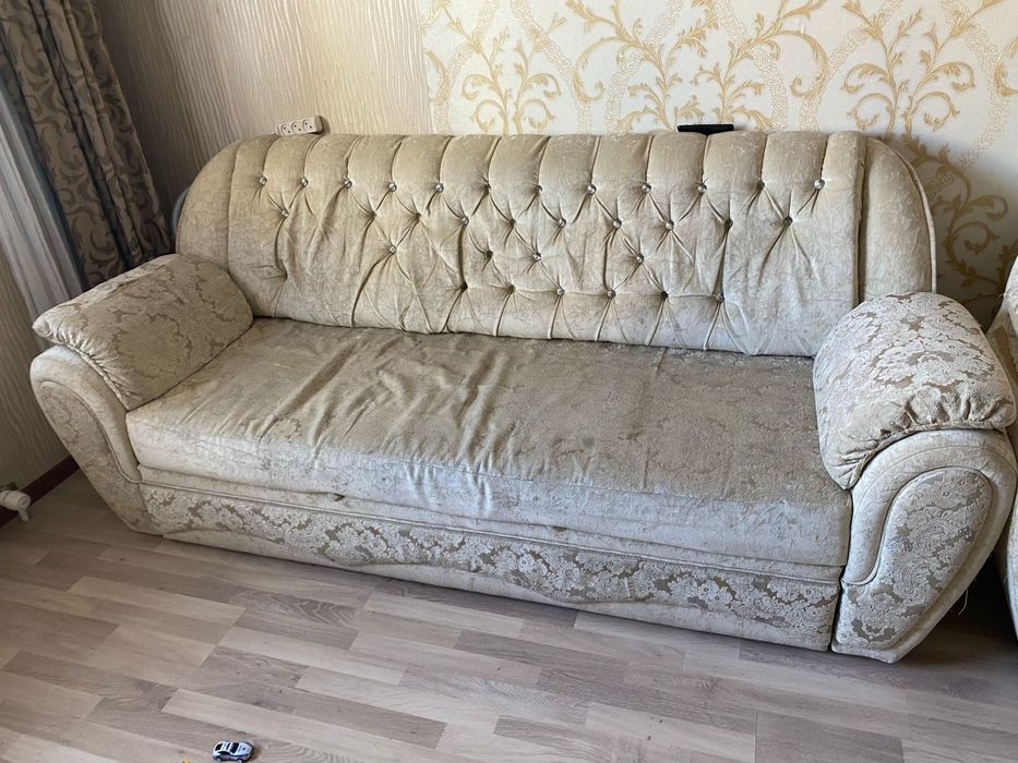 Заголовок  Продам диван с 2 креслами