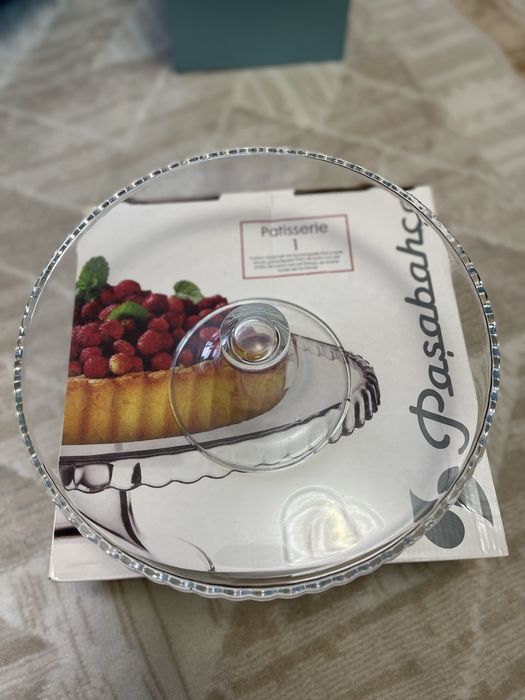 Тортница круглая