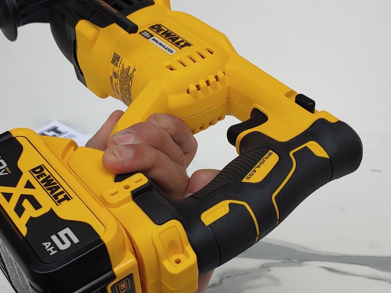 Dewalt трехрежимный перфоратор.