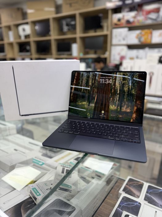 MacBook Air 13 M3 8/256  54 sikl