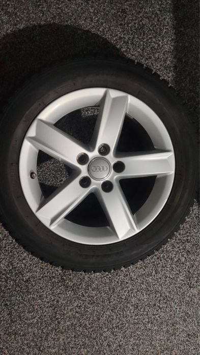 Балон зимный на ауди а6 оригинал 215/55R/16 диски в отлином состояний