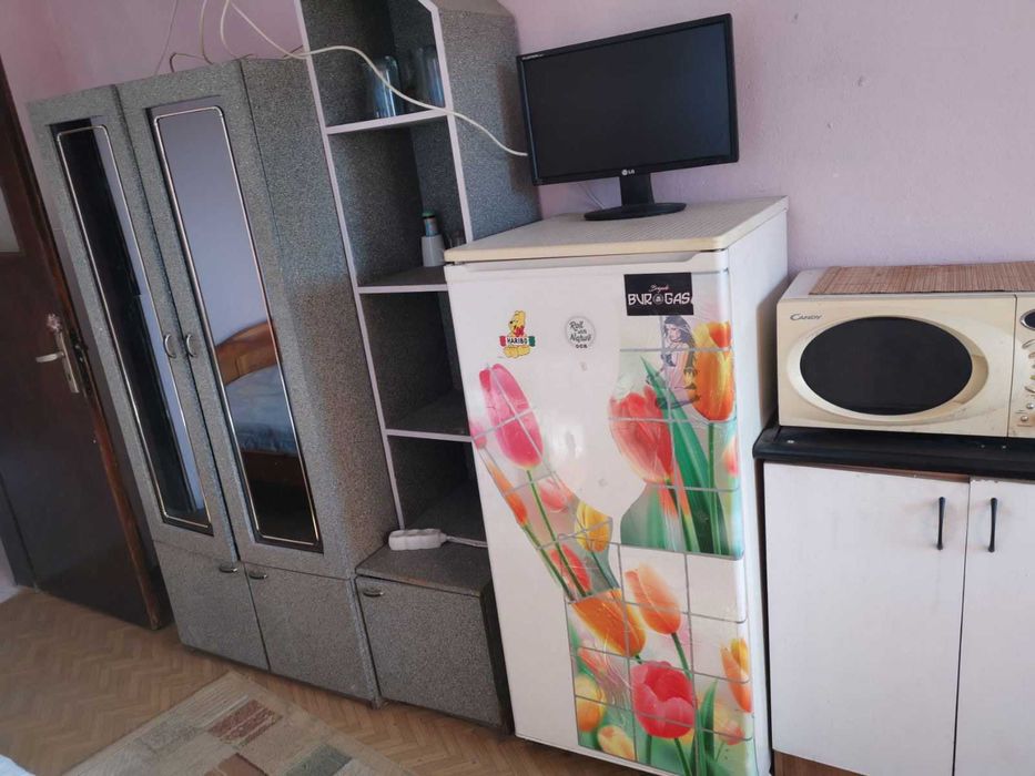 Дава се под наем Двустаен апартамент в Бургас, Възраждане - 60 кв.м за 102 € - Снимка #1