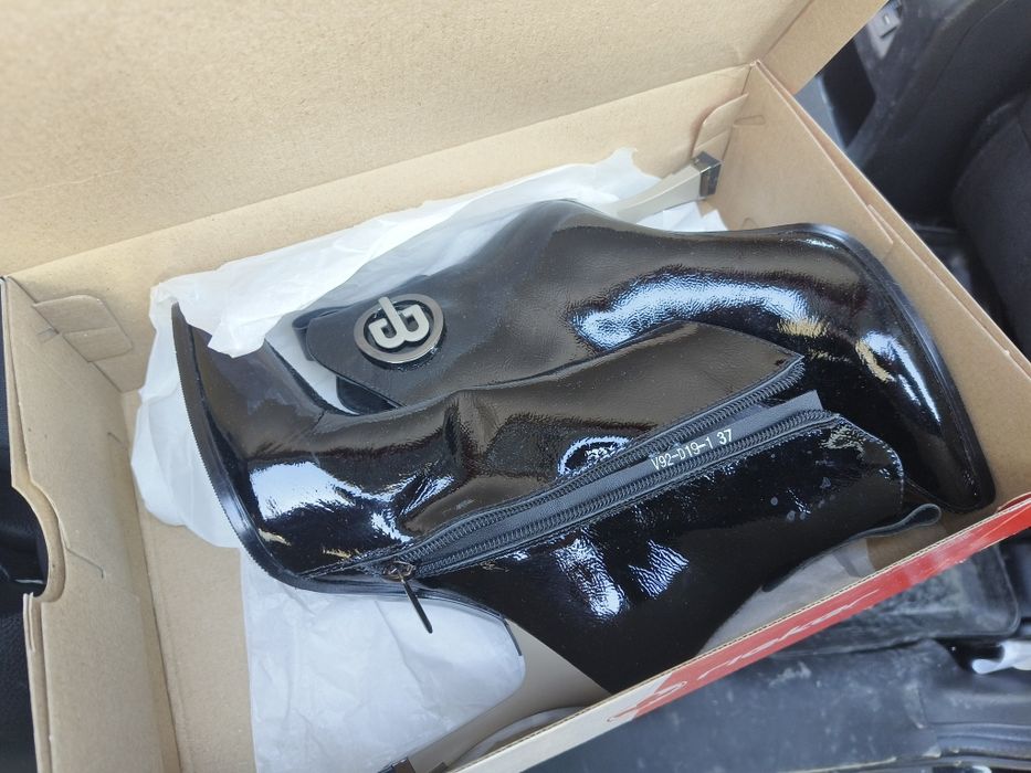 Батильоны новые натуральная лак кожа