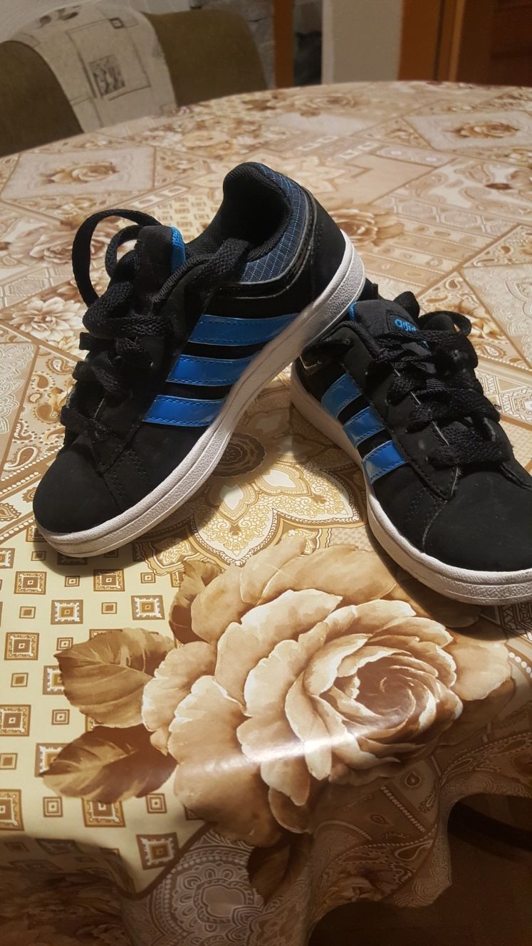 Продавам маратонки Adidas 29